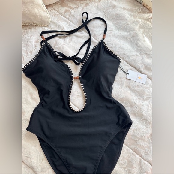 Shade & Shore Low Plunge Swimsuit. Size M 8-10 NWT - Picture 2 of 5
